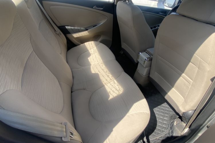 Used Hyundai Verna (older generation) 2014 1.4L Automatic Smart GLS Interior 5