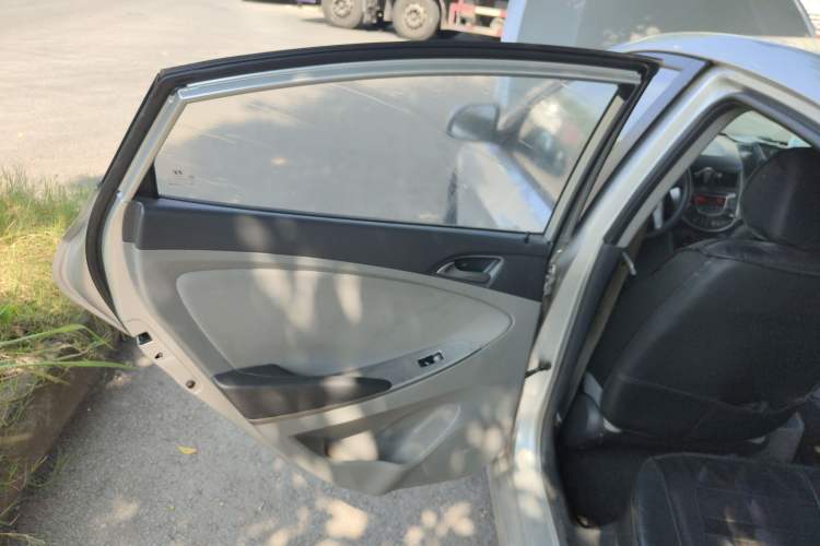 Used Hyundai Verna (older generation) 2014 1.4L Manual Smart GLS Trim Interior 6