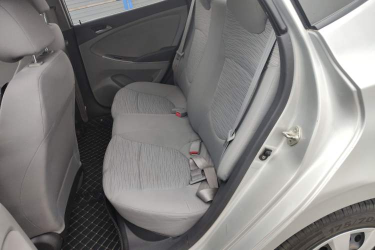 Used Hyundai Verna (older generation) 2014 1.4L Manual Smart GLS Trim Interior 8
