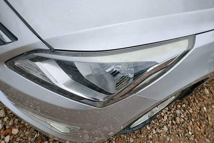 Used Hyundai Verna (older generation) 2014 1.4L Manual Smart GLS Trim Left Front Headlight