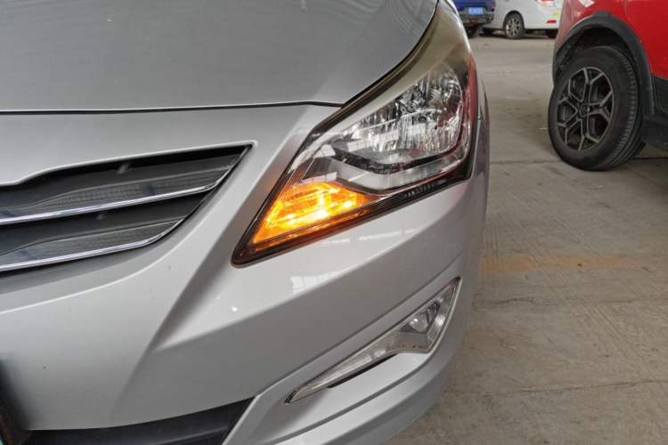 Used Hyundai Verna (older generation) 2014 1.4L Manual Smart GLS Trim Left Front Headlight