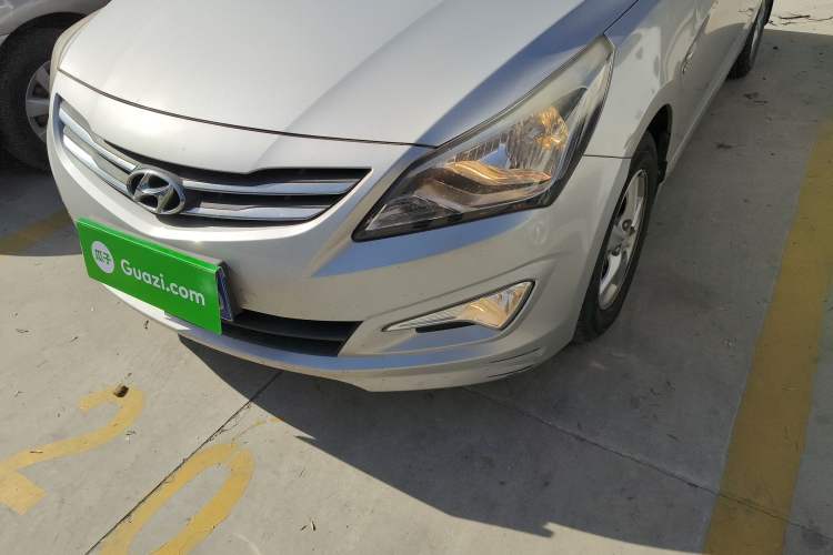 Used Hyundai Verna (older generation) 2014 1.4L Automatic Smart GLS Left Front Headlight