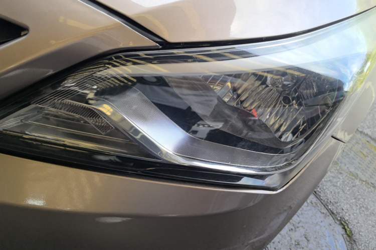 Used Hyundai Verna (older generation) 2014 1.4L Automatic Smart GLS Left Front Headlight