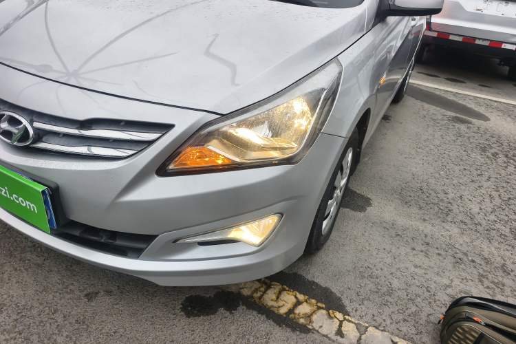 Used Hyundai Verna (older generation) 2014 1.4L Manual Smart GLS Trim Left Front Headlight
