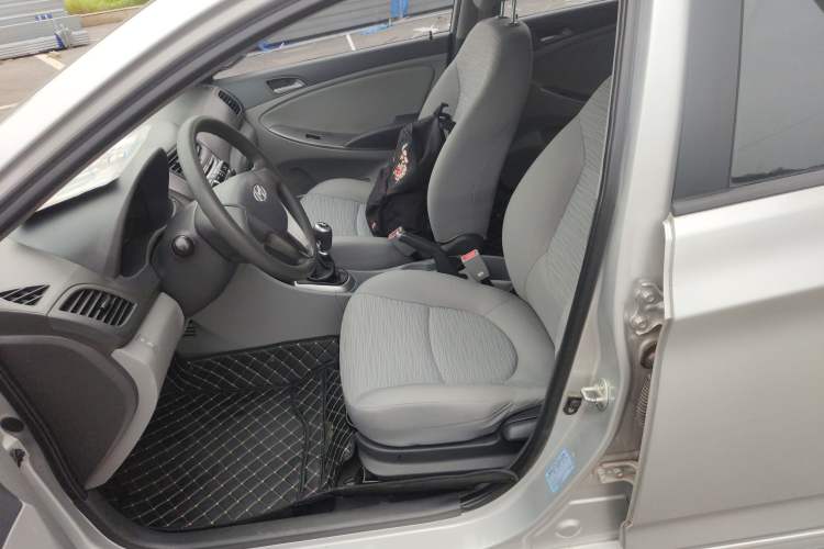 Used Hyundai Verna (older generation) 2014 1.4L Manual Smart GLS Trim Left Front Seat