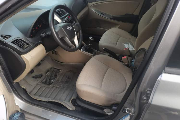 Used Hyundai Verna (older generation) 2014 1.4L Manual Fashion GS Model Left Front Seat