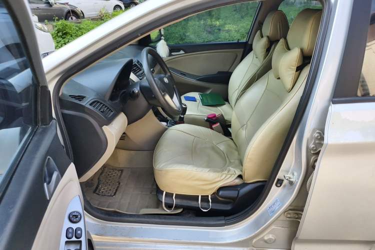 Used Hyundai Verna (older generation) 2014 1.4L Manual Smart GLS Trim Left Front Seat