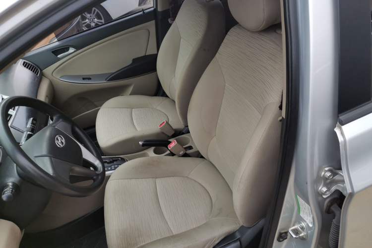 Used Hyundai Verna (older generation) 2014 1.4L Automatic Smart GLS Left Front Seat