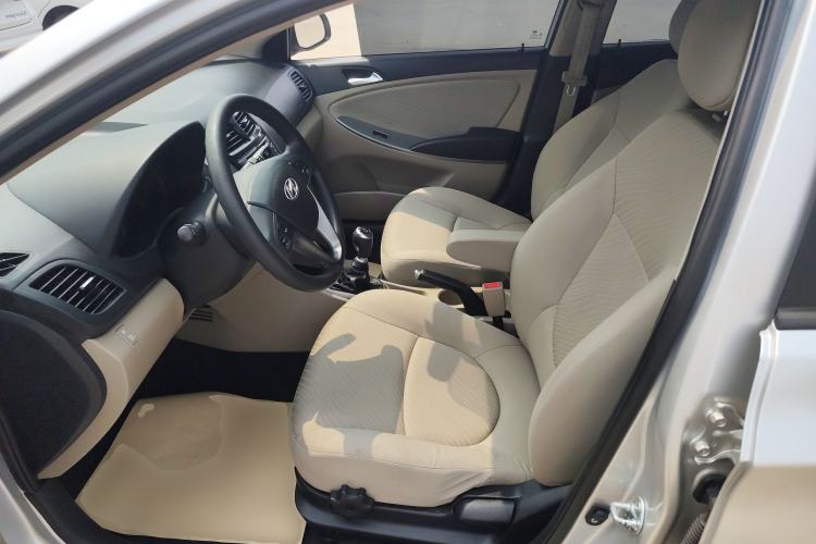 Used Hyundai Verna (older generation) 2014 1.4L Manual Top-Tier Model TOP Left Front Seat
