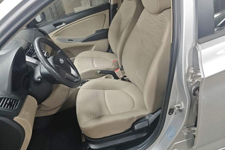 Used Hyundai Verna (older generation) 2014 1.4L Automatic Smart GLS Left Front Seat