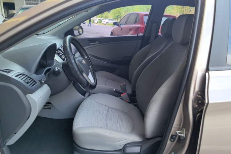 Used Hyundai Verna (older generation) 2014 1.4L Automatic Smart GLS Left Front Seat