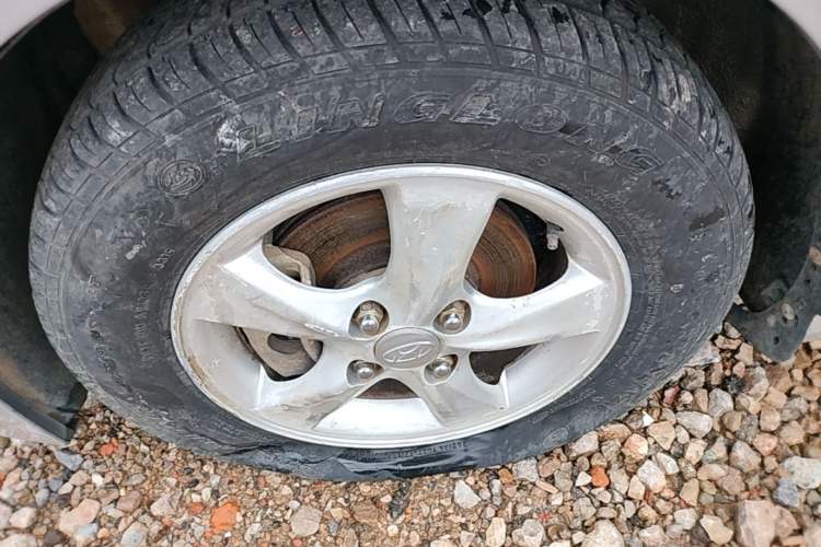 Used Hyundai Verna (older generation) 2014 1.4L Manual Smart GLS Trim Left Front Wheel Hub