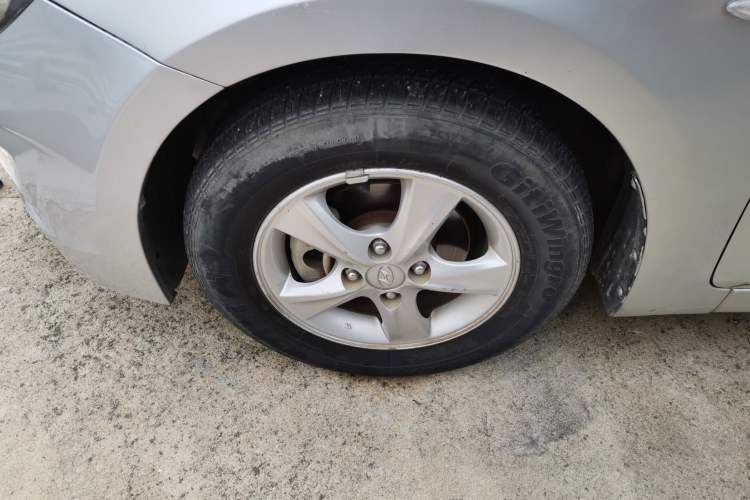 Used Hyundai Verna (older generation) 2014 1.4L Automatic Smart GLS Left Front Wheel Hub