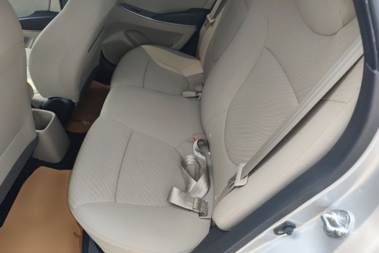 Used Hyundai Verna (older generation) 2014 1.4L Manual Top-Tier Model TOP Left Rear Seat