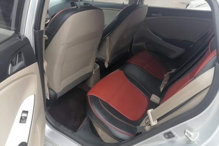 Used Hyundai Verna (older generation) 2014 1.4L Automatic Smart GLS Left Rear Seat