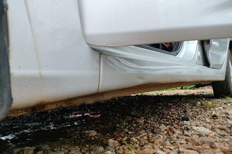 Used Hyundai Verna (older generation) 2014 1.4L Manual Smart GLS Trim Left Side Sill