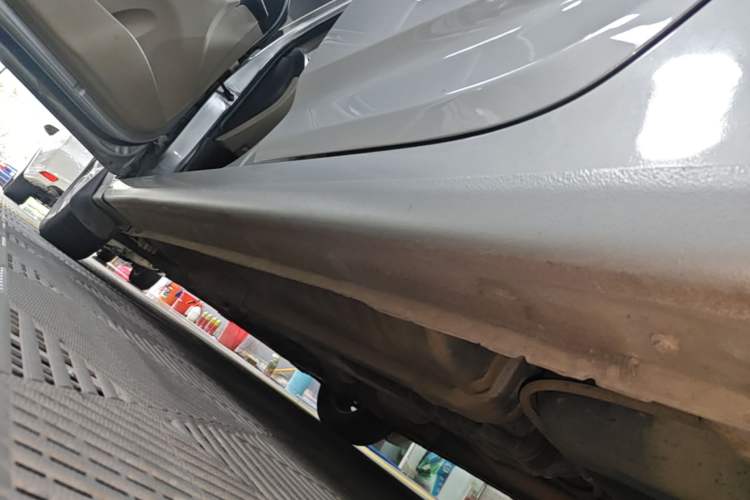 Used Hyundai Verna (older generation) 2014 1.4L Automatic Smart GLS Left Side Sill