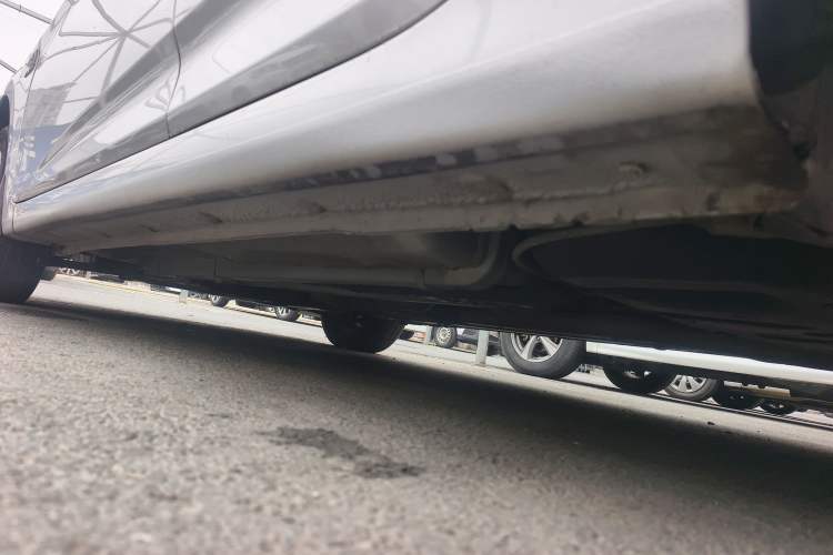 Used Hyundai Verna (older generation) 2014 1.4L Manual Smart GLS Trim Left Side Sill
