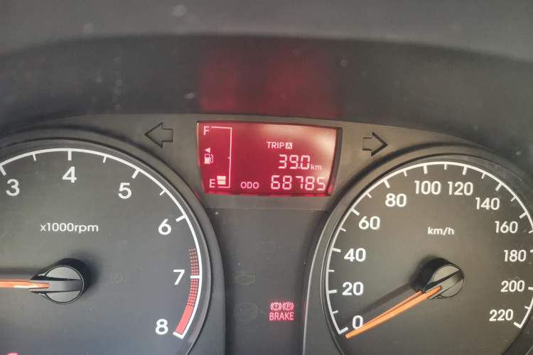 Used Hyundai Verna (older generation) 2014 1.4L Manual Fashion GS Model Odometer Close Up