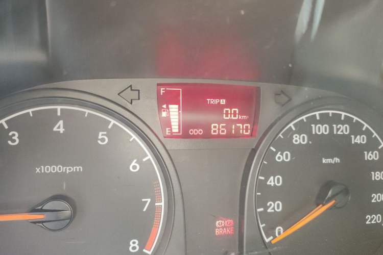 Used Hyundai Verna (older generation) 2014 1.4L Manual Smart GLS Trim Odometer Close Up