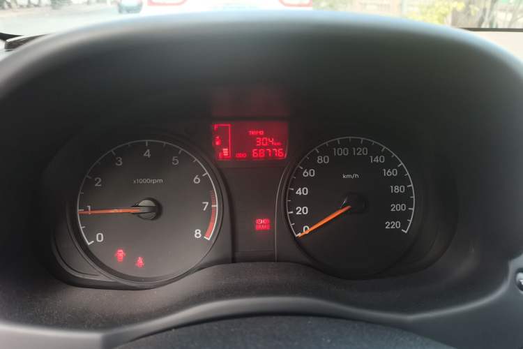 Used Hyundai Verna (older generation) 2014 1.4L Manual Fashion GS Model Odometer Close Up