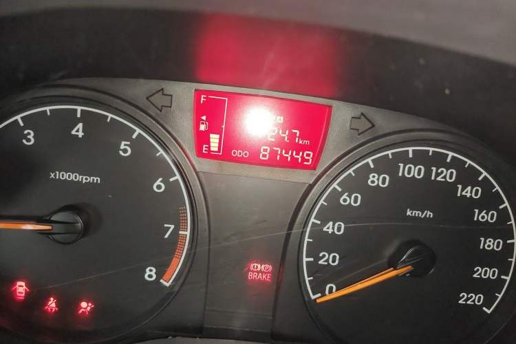 Used Hyundai Verna (older generation) 2014 1.4L Manual Smart GLS Trim Odometer Close Up