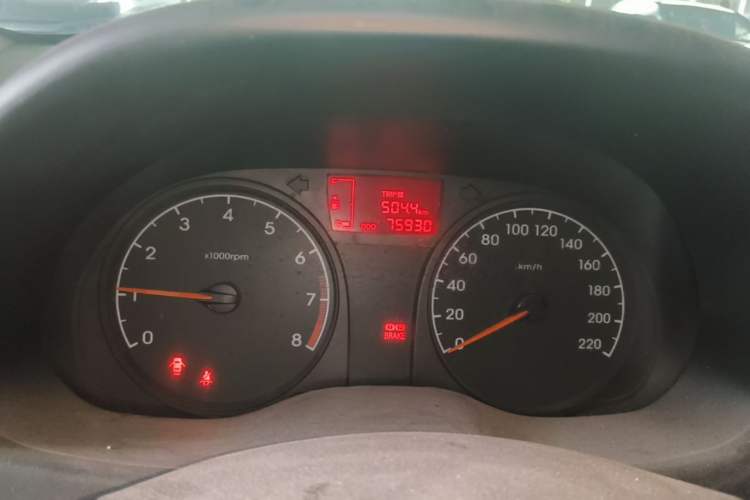Used Hyundai Verna (older generation) 2014 1.4L Manual Smart GLS Trim Odometer Close Up