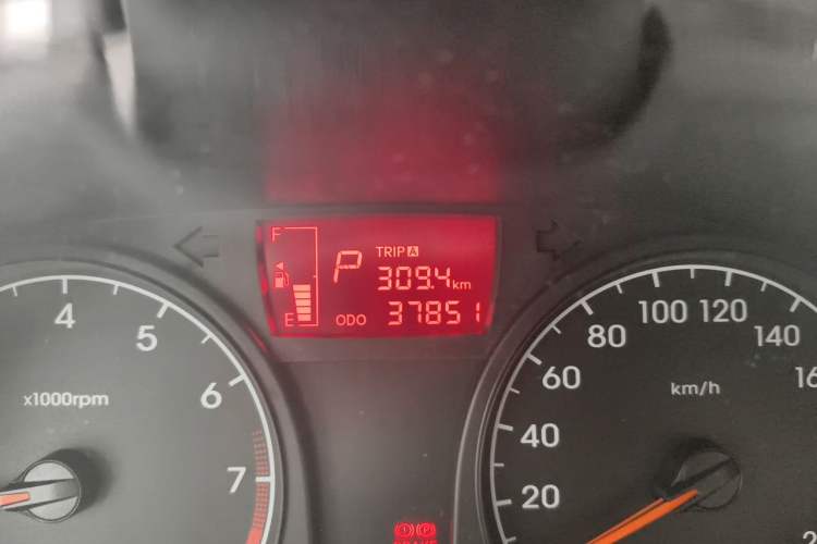 Used Hyundai Verna (older generation) 2014 1.4L Automatic Smart GLS Odometer Close Up