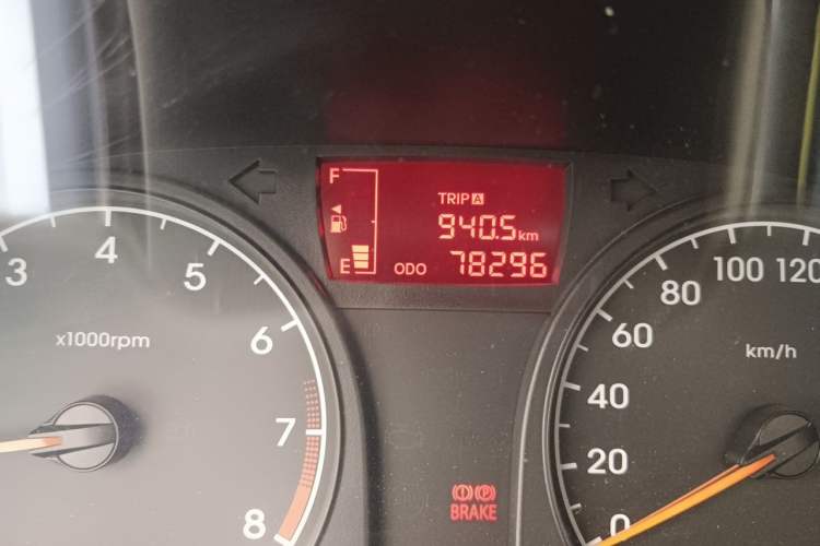 Used Hyundai Verna (older generation) 2014 1.4L Manual Smart GLS Trim Odometer Close Up