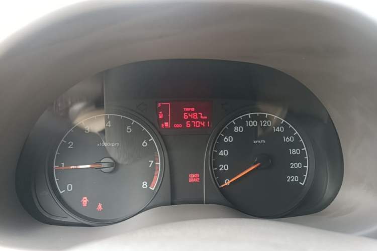 Used Hyundai Verna (older generation) 2014 1.4L Manual Smart GLS Trim Odometer Close Up