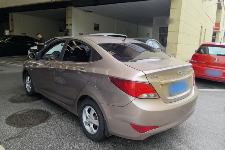 Used Hyundai Verna (older generation) 2014 1.4L Automatic Smart GLS Rear Left 45 Deg