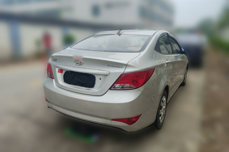 Used Hyundai Verna (older generation) 2014 1.4L Manual Smart GLS Trim Rear Right 45 Deg