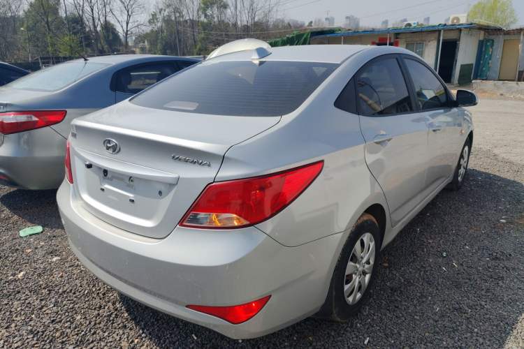 Used Hyundai Verna (older generation) 2014 1.4L Manual Smart GLS Trim Rear Right 45 Deg