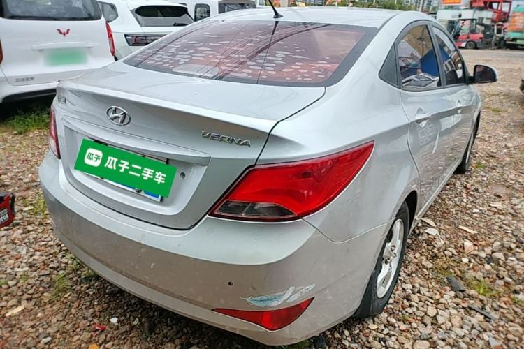Used Hyundai Verna (older generation) 2014 1.4L Manual Smart GLS Trim Rear Right 45 Deg