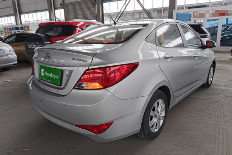 Used Hyundai Verna (older generation) 2014 1.4L Manual Smart GLS Trim Rear Right 45 Deg