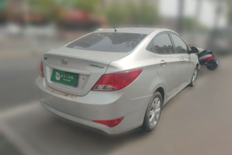 Used Hyundai Verna (older generation) 2014 1.4L Manual Smart GLS Trim Rear Right 45 Deg