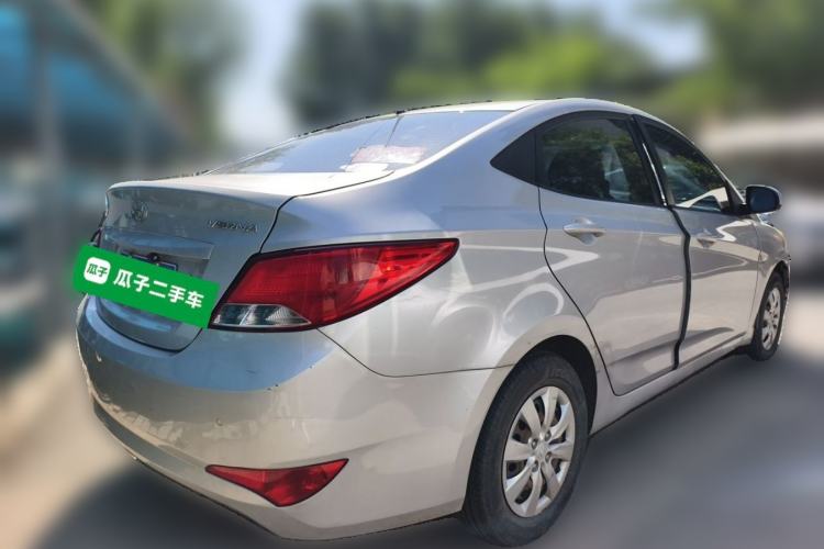 Used Hyundai Verna (older generation) 2014 1.4L Manual Smart GLS Trim Rear Right 45 Deg