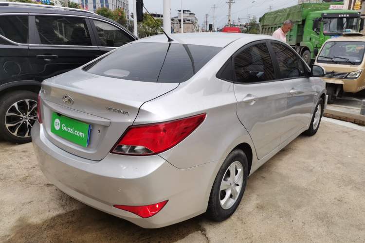 Used Hyundai Verna (older generation) 2014 1.4L Automatic Smart GLS Rear Right 45 Deg