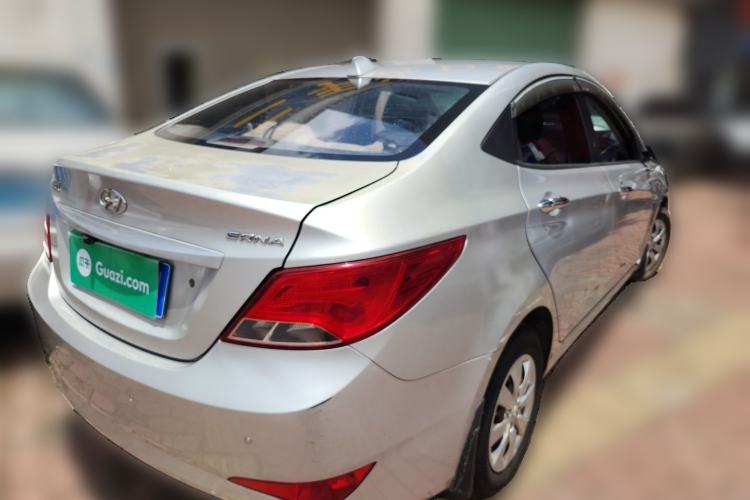 Used Hyundai Verna (older generation) 2014 1.4L Manual Smart GLS Trim Rear Right 45 Deg