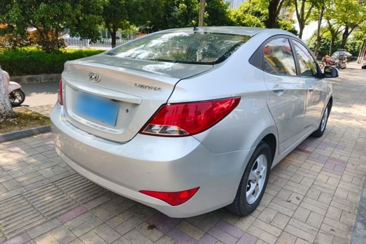 Used Hyundai Verna (older generation) 2014 1.4L Automatic Smart GLS Rear Right 45 Deg
