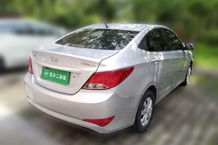 Used Hyundai Verna (older generation) 2014 1.4L Manual Smart GLS Trim Rear Right 45 Deg