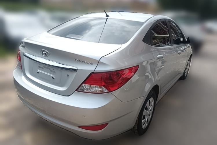 Used Hyundai Verna (older generation) 2014 1.4L Manual Smart GLS Trim Rear Right 45 Deg