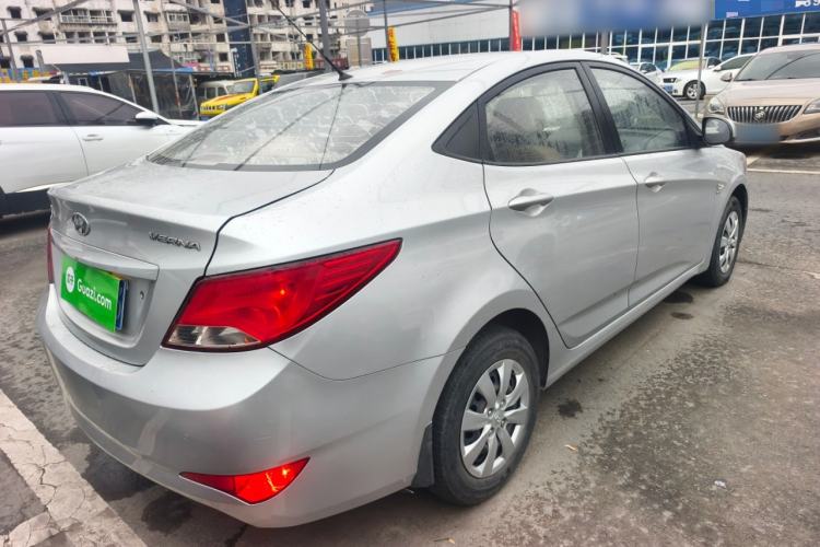 Used Hyundai Verna (older generation) 2014 1.4L Manual Smart GLS Trim Rear Right 45 Deg