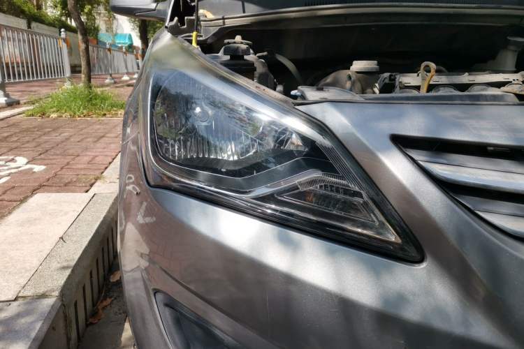 Used Hyundai Verna (older generation) 2014 1.4L Manual Fashion GS Model Right Front Headlight