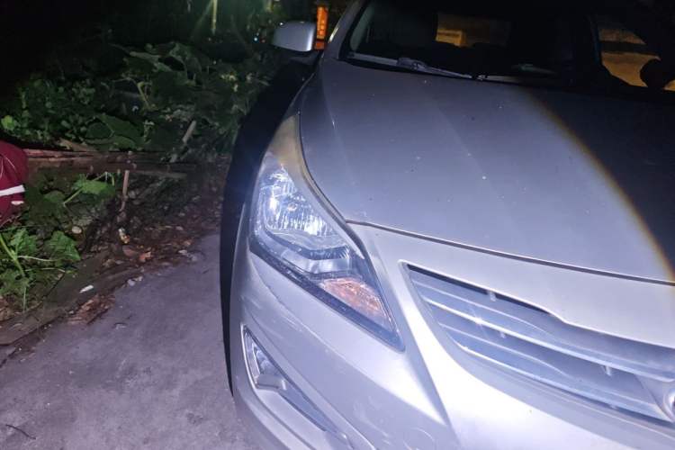 Used Hyundai Verna (older generation) 2014 1.4L Manual Smart GLS Trim Right Front Headlight