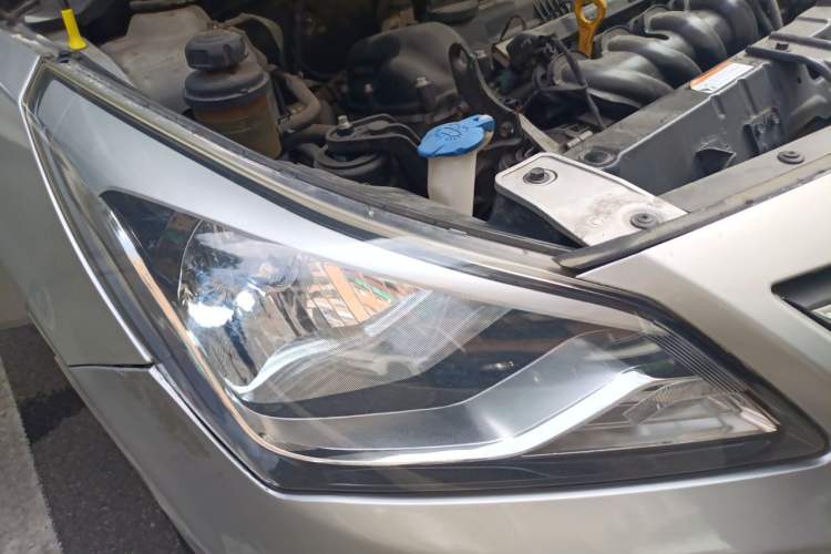 Used Hyundai Verna (older generation) 2014 1.4L Automatic Smart GLS Right Front Headlight