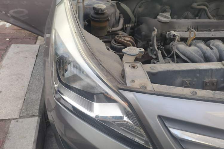 Used Hyundai Verna (older generation) 2014 1.4L Manual Fashion GS Model Right Front Headlight