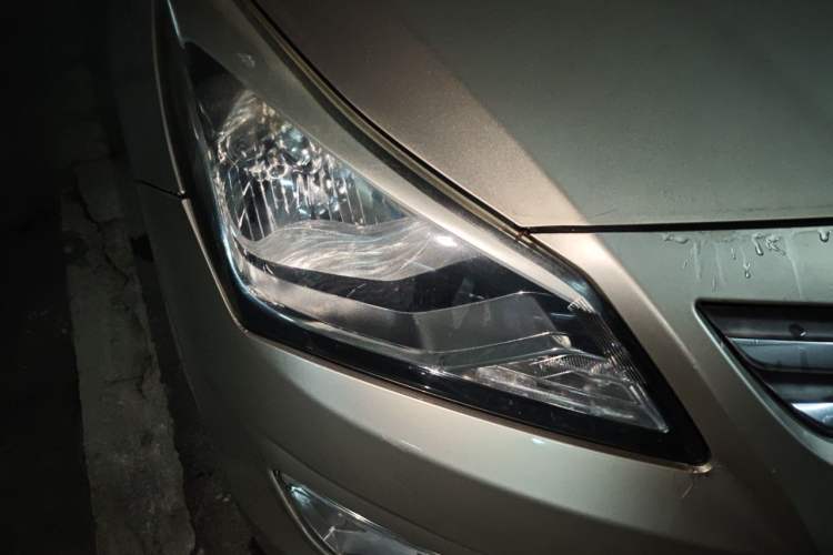Used Hyundai Verna (older generation) 2014 1.4L Automatic Smart GLS Right Front Headlight