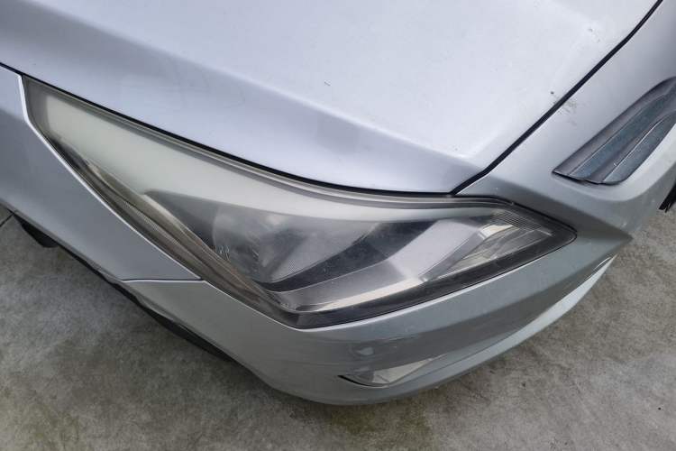 Used Hyundai Verna (older generation) 2014 1.4L Automatic Smart GLS Right Front Headlight