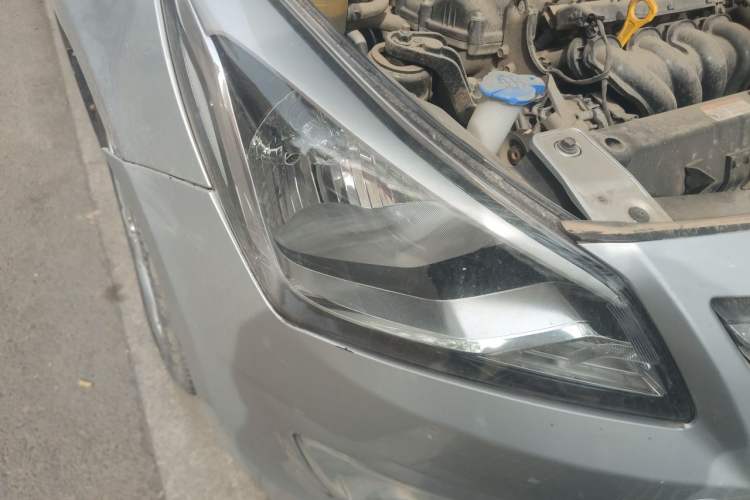 Used Hyundai Verna (older generation) 2014 1.4L Manual Smart GLS Trim Right Front Headlight